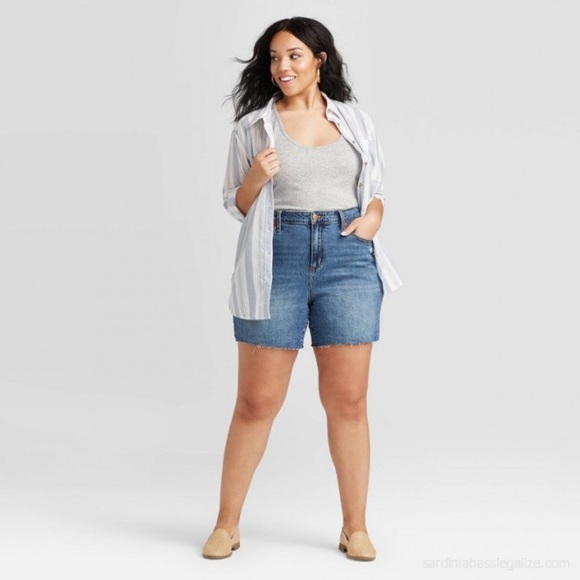 NWT Universal Thread High Rise Boyfriend Denim Shorts - Picture 1 of 9